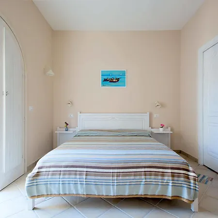 Residenza A Due Passi Dal Mare ゲストハウス 4*