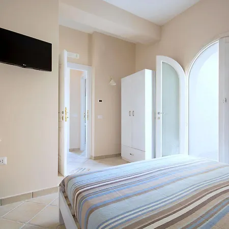 Residenza A Due Passi Dal Mare ゲストハウス トロペーア